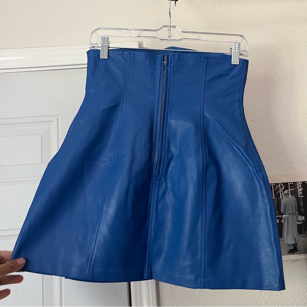 FASHION BRAND COMPANY blue pu pleather faux leather high rise waist mini skirt - Picture 3 of 4